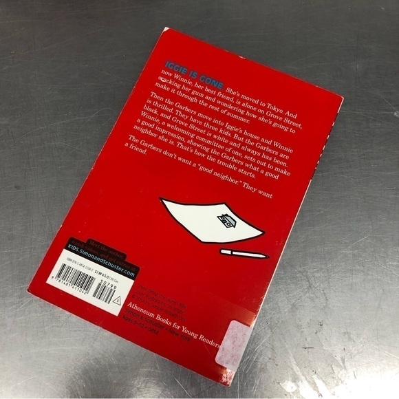 Iggie's house By: Judy Blume, paperback book - Picture 5 of 5